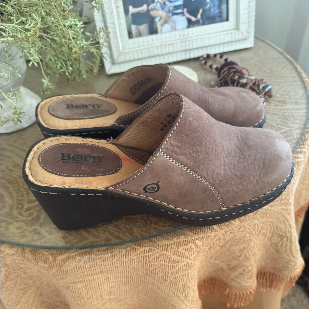 BORN  Brown leather Slip-On Mule/ Clogs. Sz 8 (39)